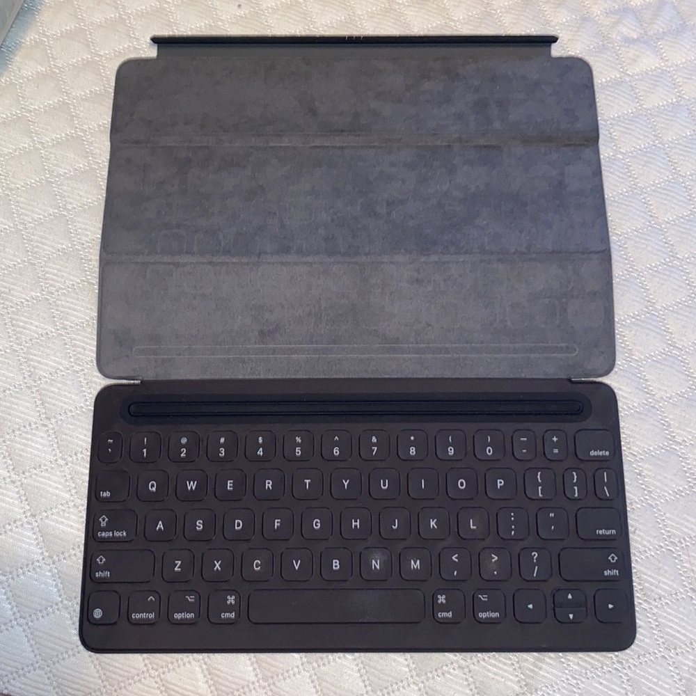 Smart Keyboard for iPad - Picture 2 of 2